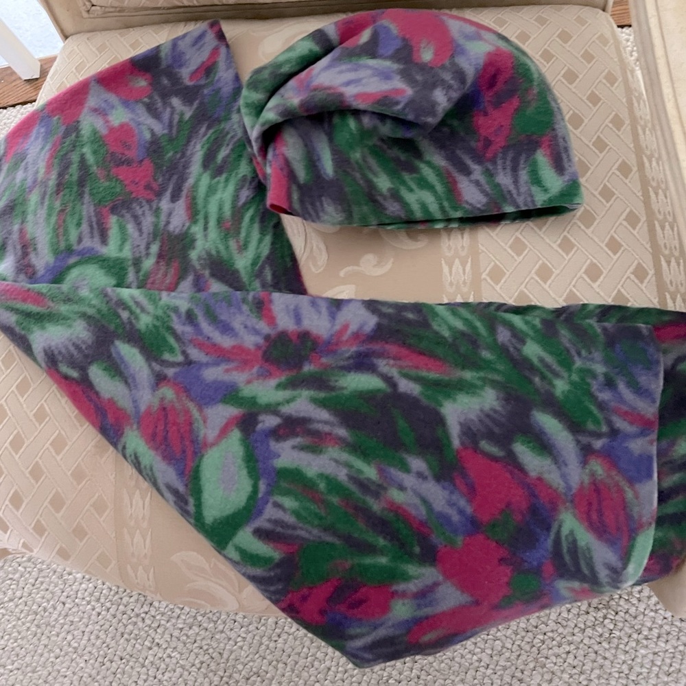 Hat & Scarf Handmade - Picture 3 of 4